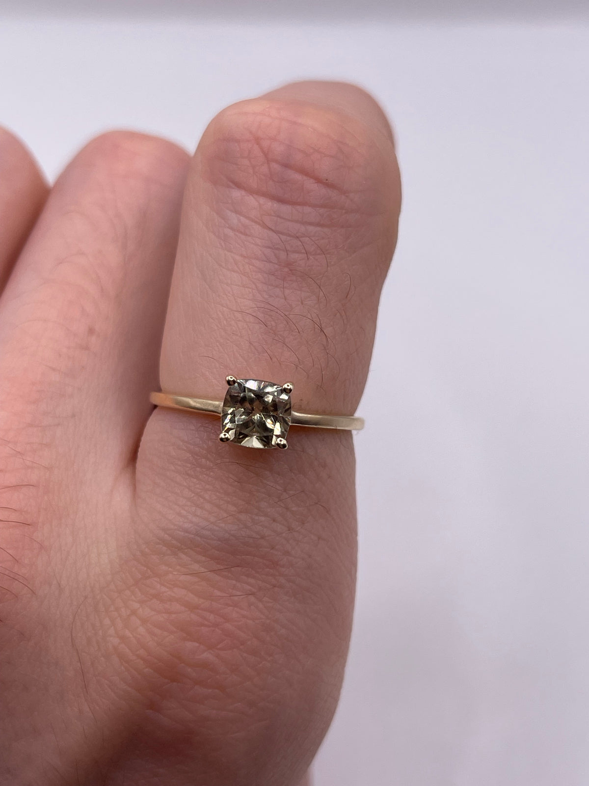9ct gold quartz ring