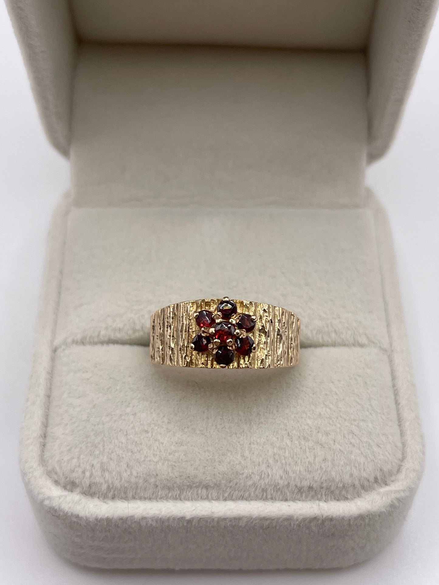 9ct gold garnet cluster ring