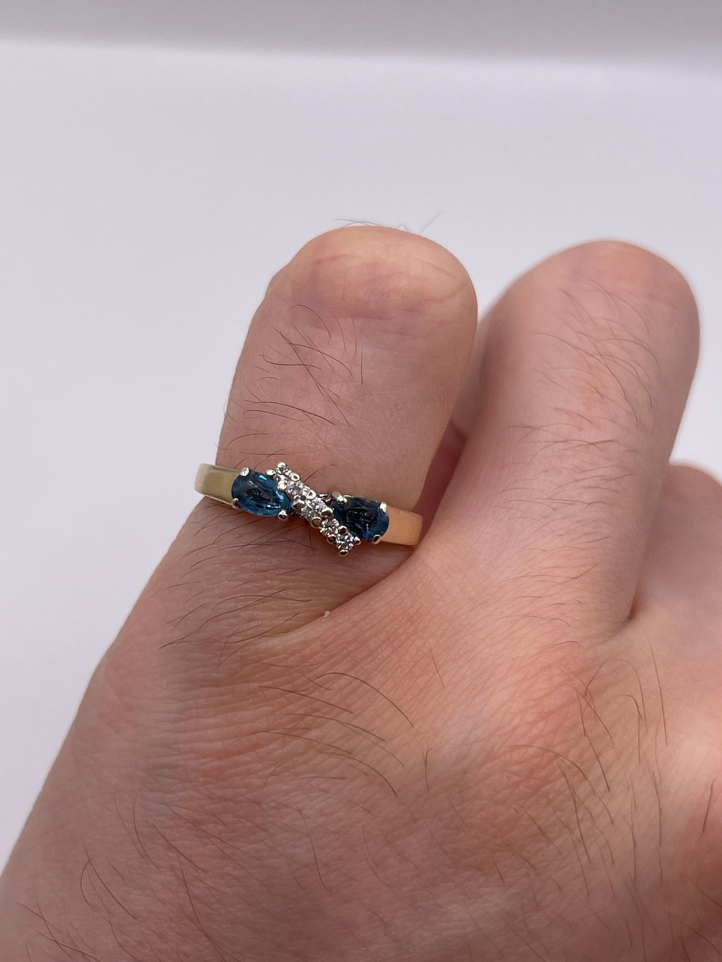 9ct gold topaz and diamond ring