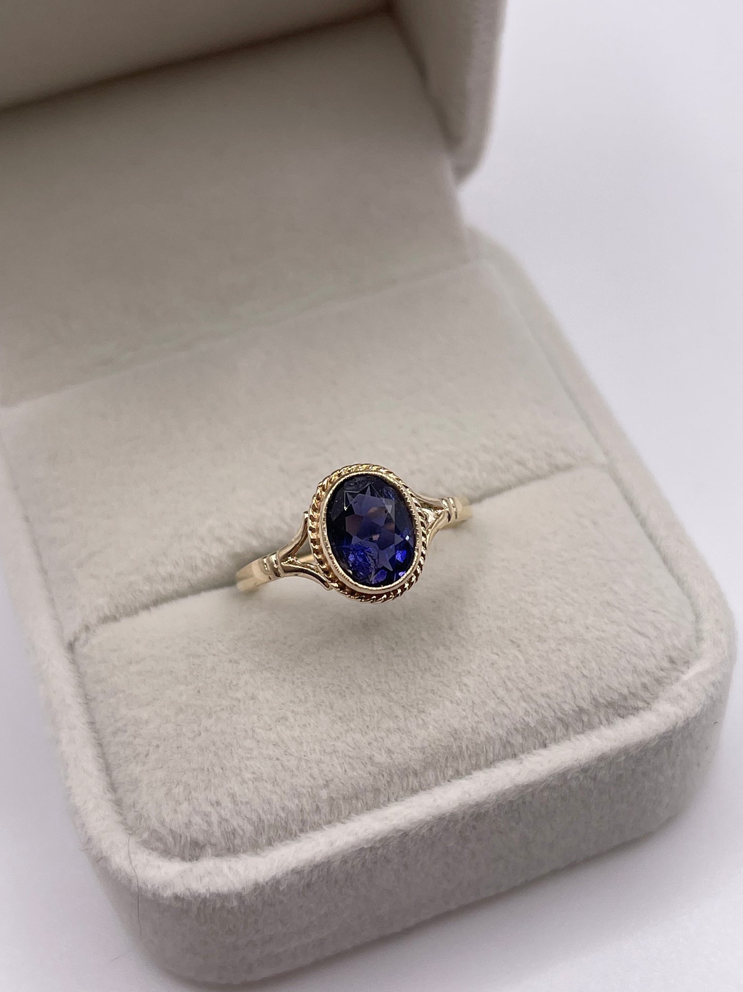 9ct gold iolite ring