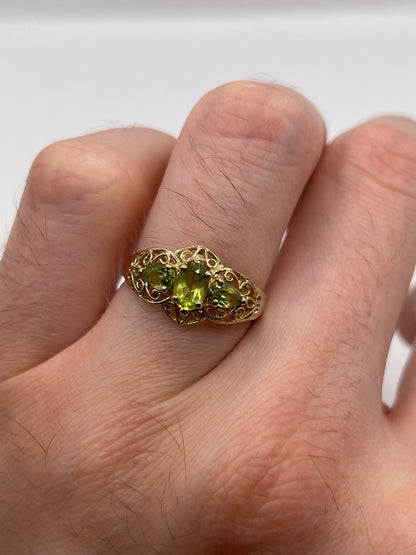 9ct gold peridot ring