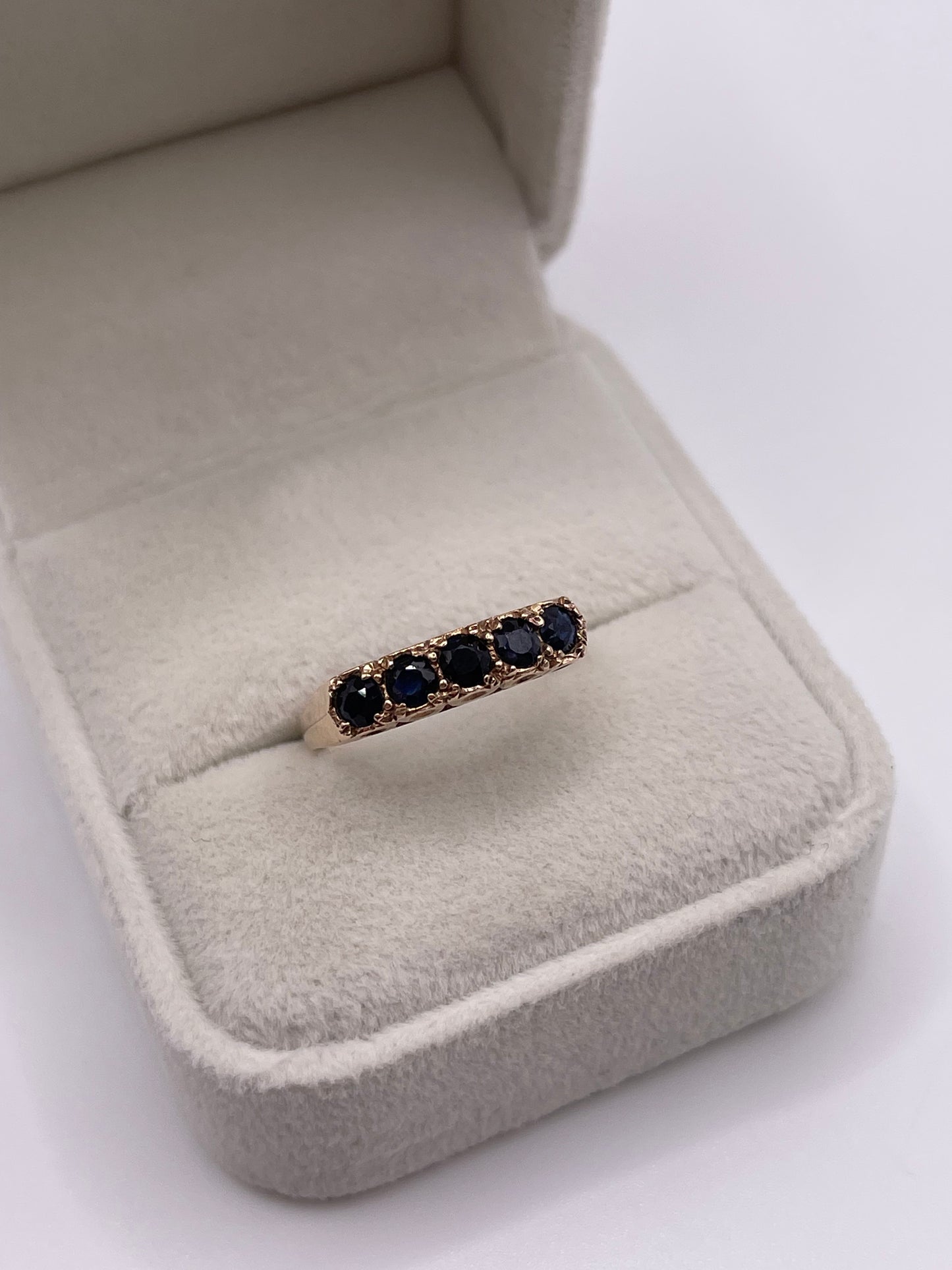 9ct gold sapphire rinv