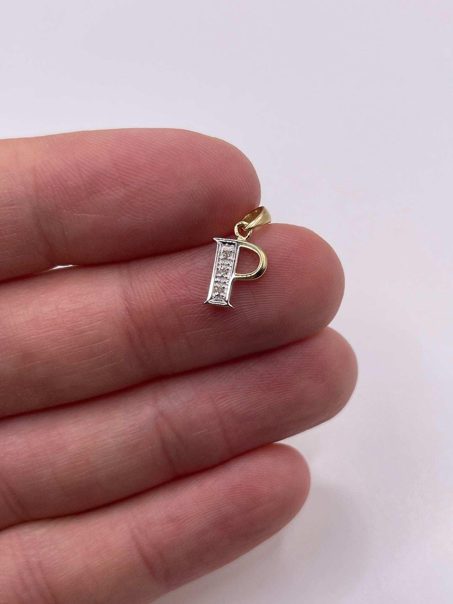 9ct gold diamond initial P pendant