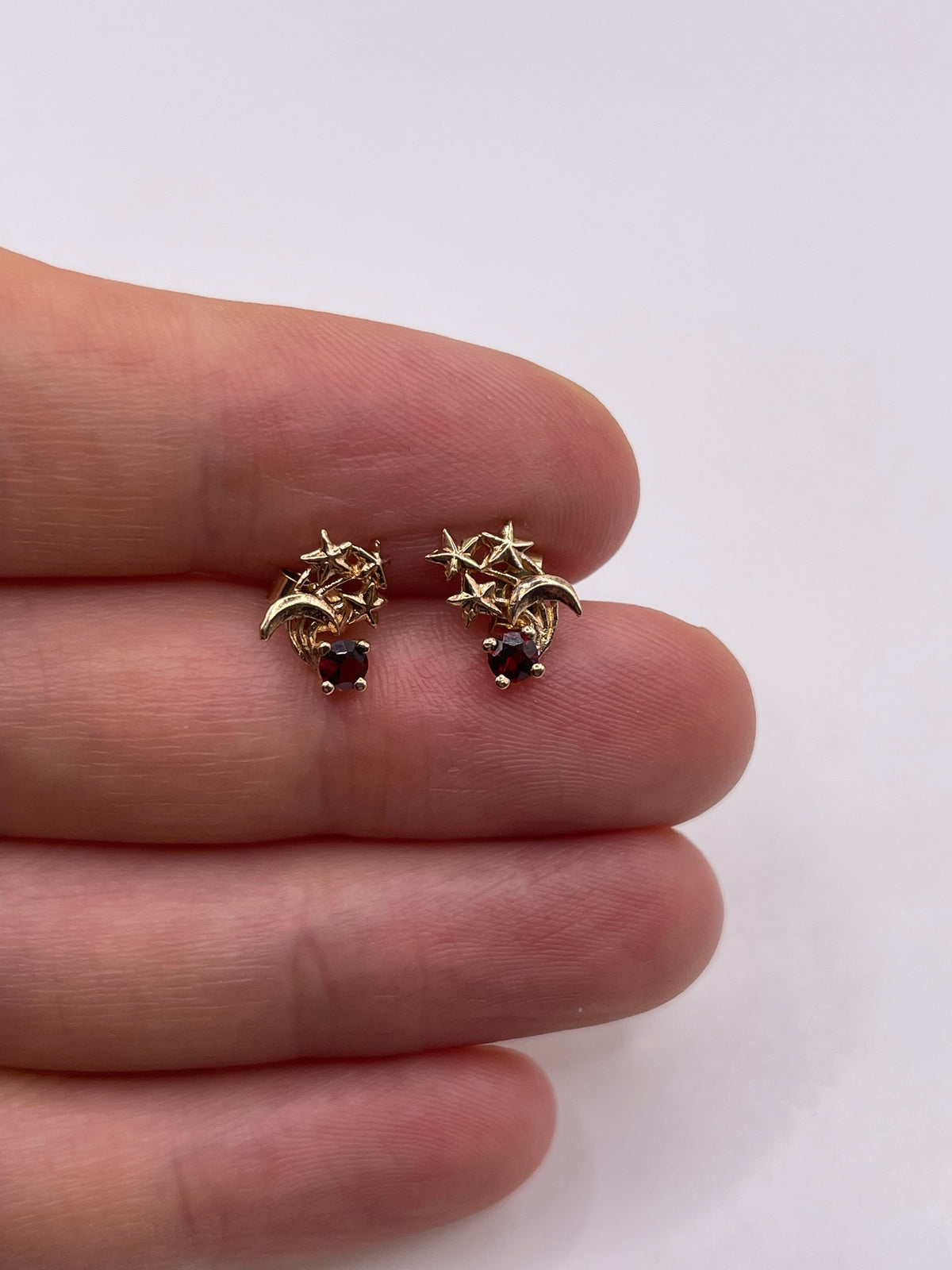 9ct gold garnet earrings