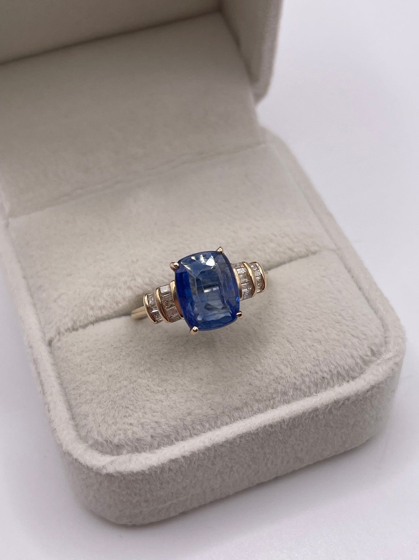 9ct gold kyanite and diamond ring