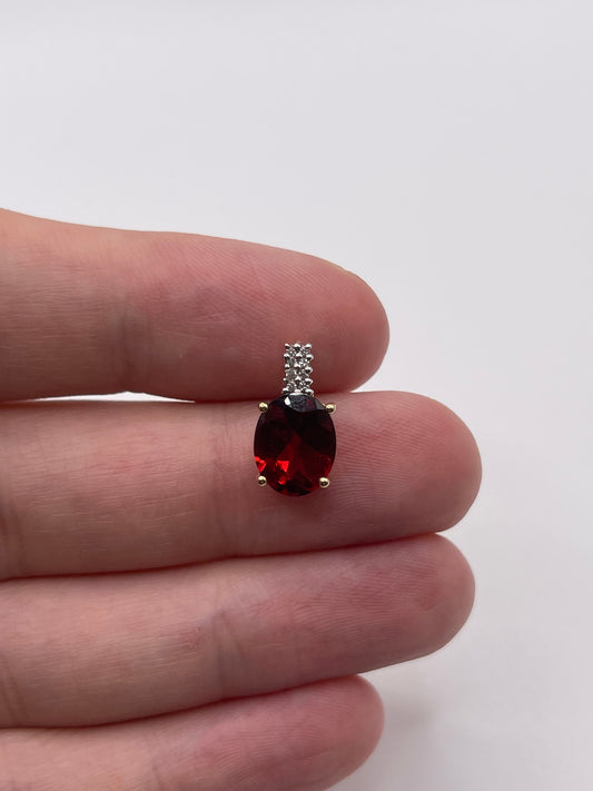 9ct gold garnet and zircon pendant