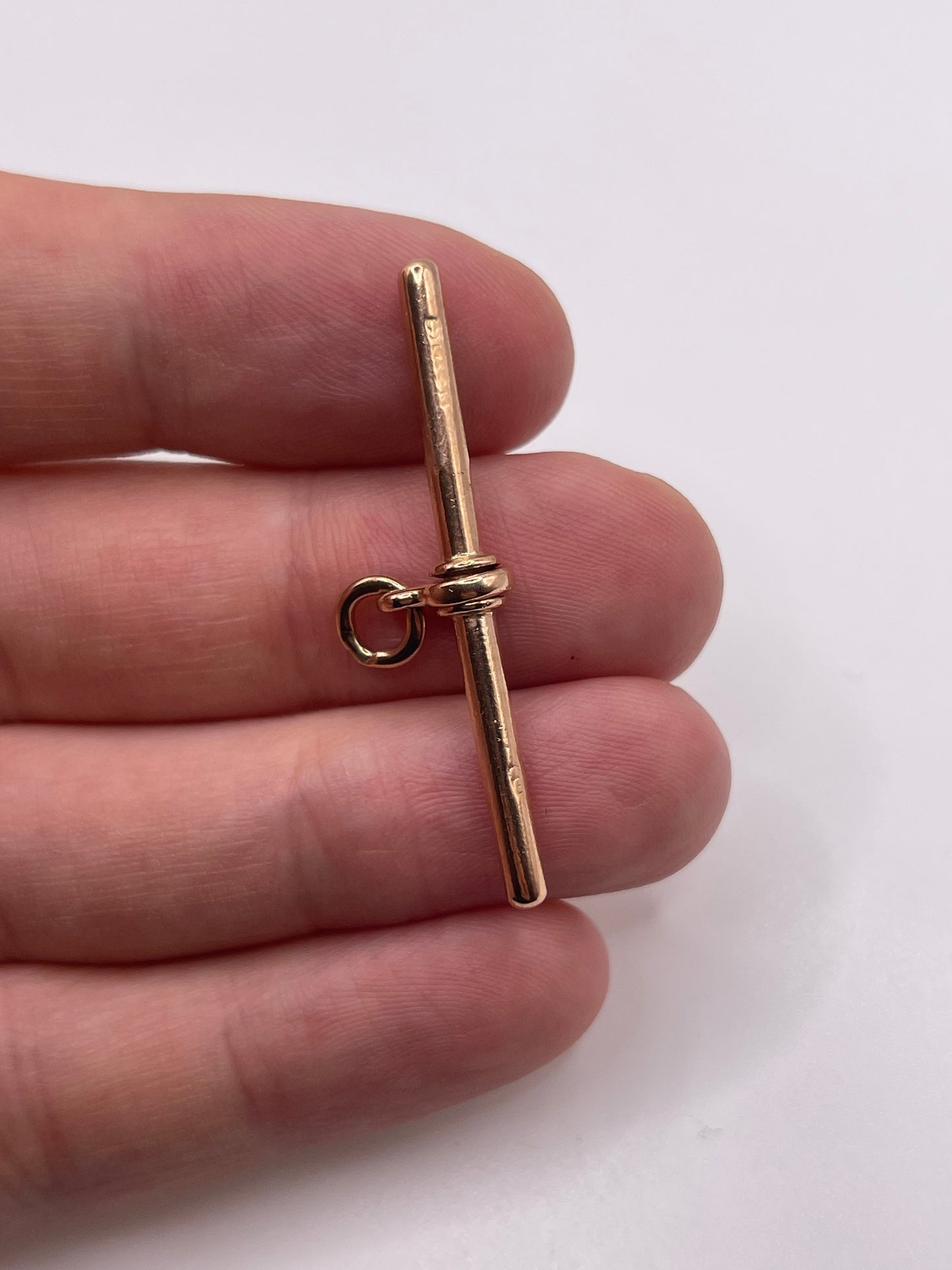 9ct rose gold t bar pendant