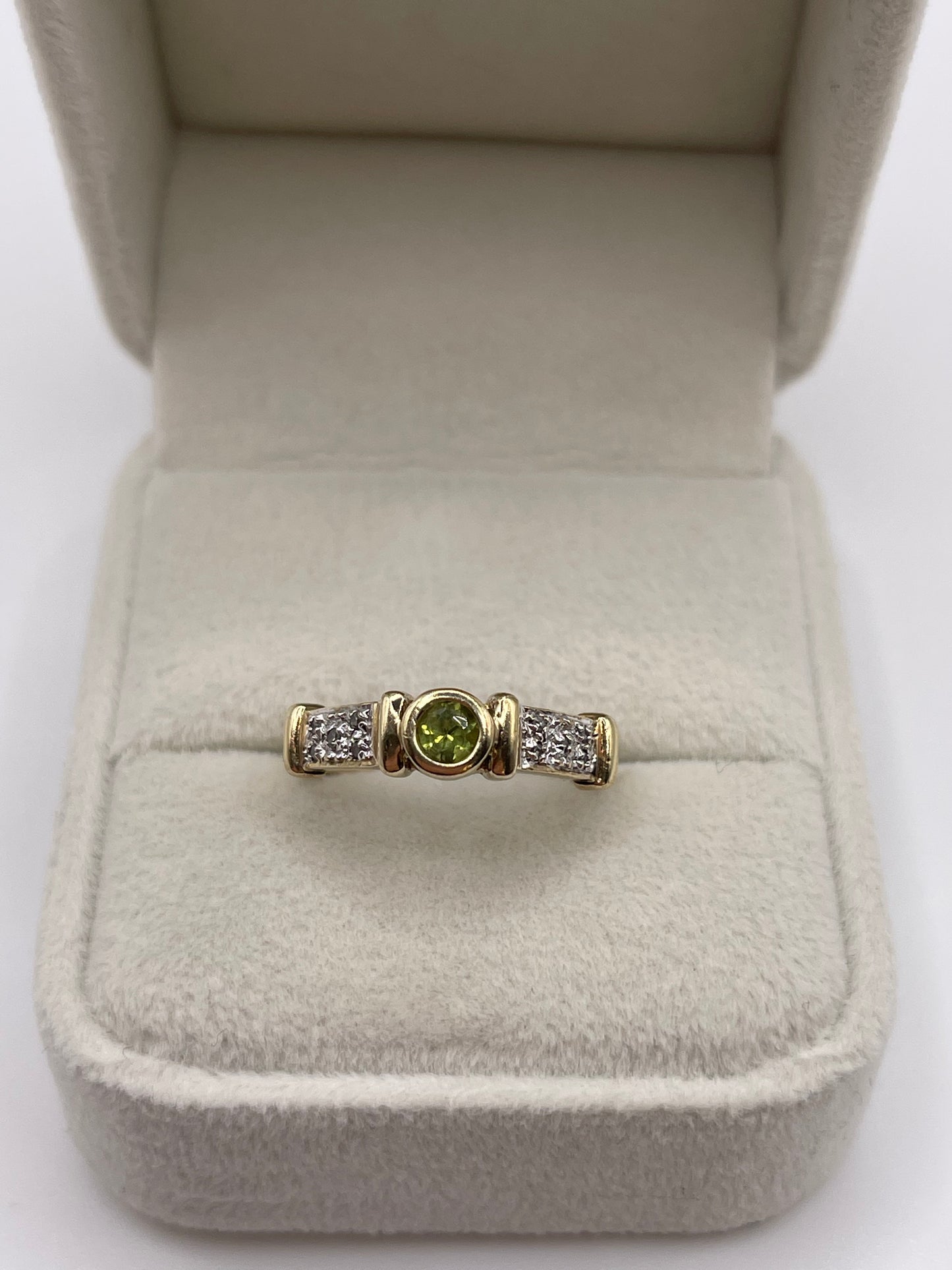 9ct gold peridot and diamond ring