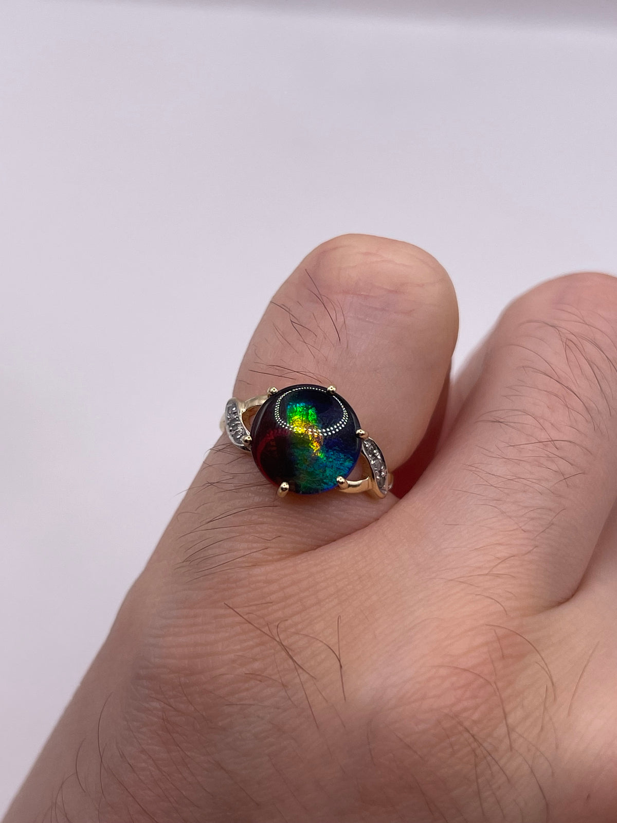 9ct gold Ammolite and zircon ring