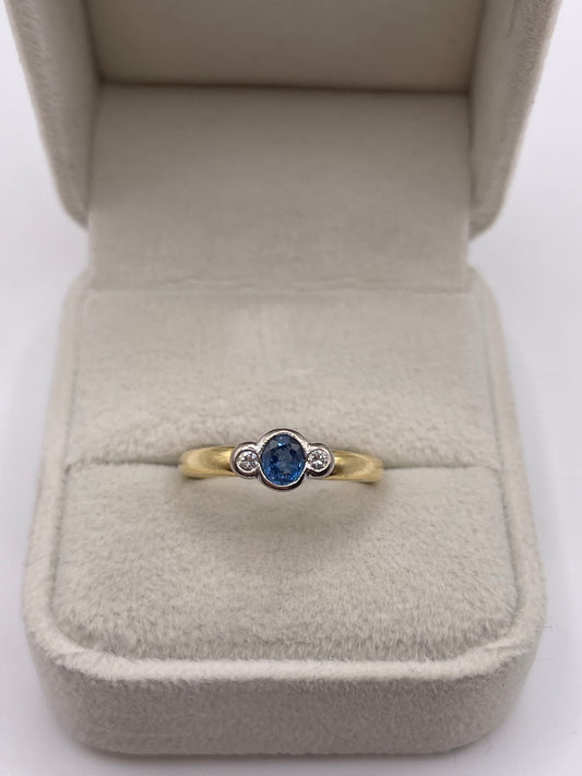 18ct gold sapphire and diamond ring