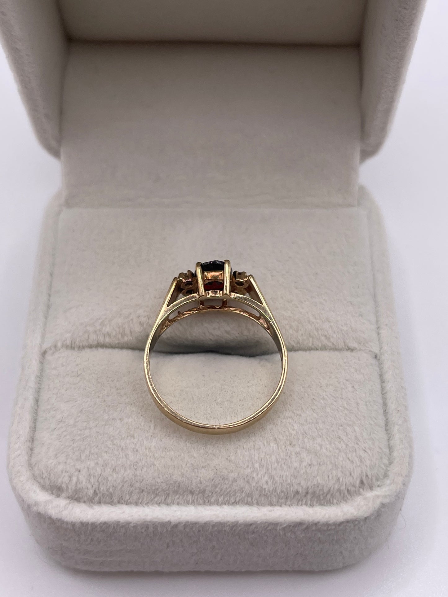 9ct gold garnet and diamond ring