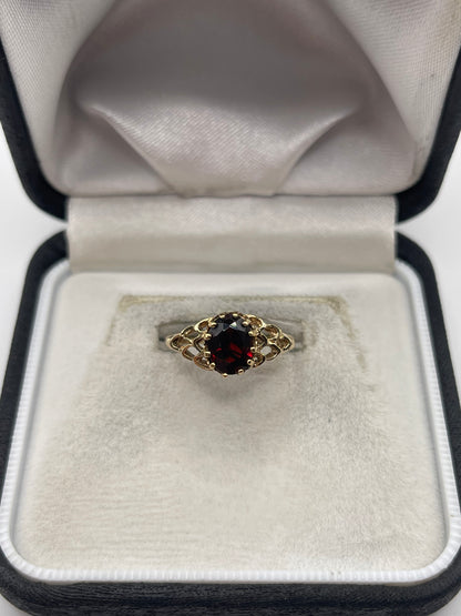 9ct gold garnet ring