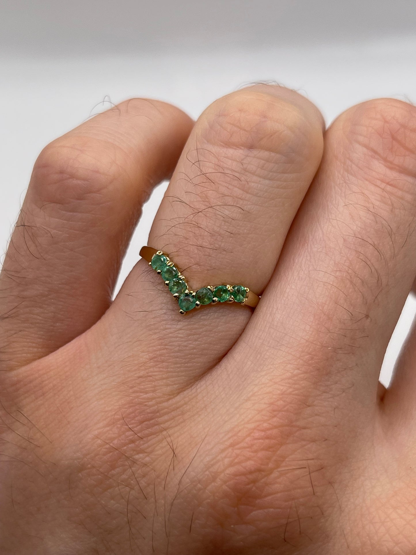 9ct gold emerald wishbone ring