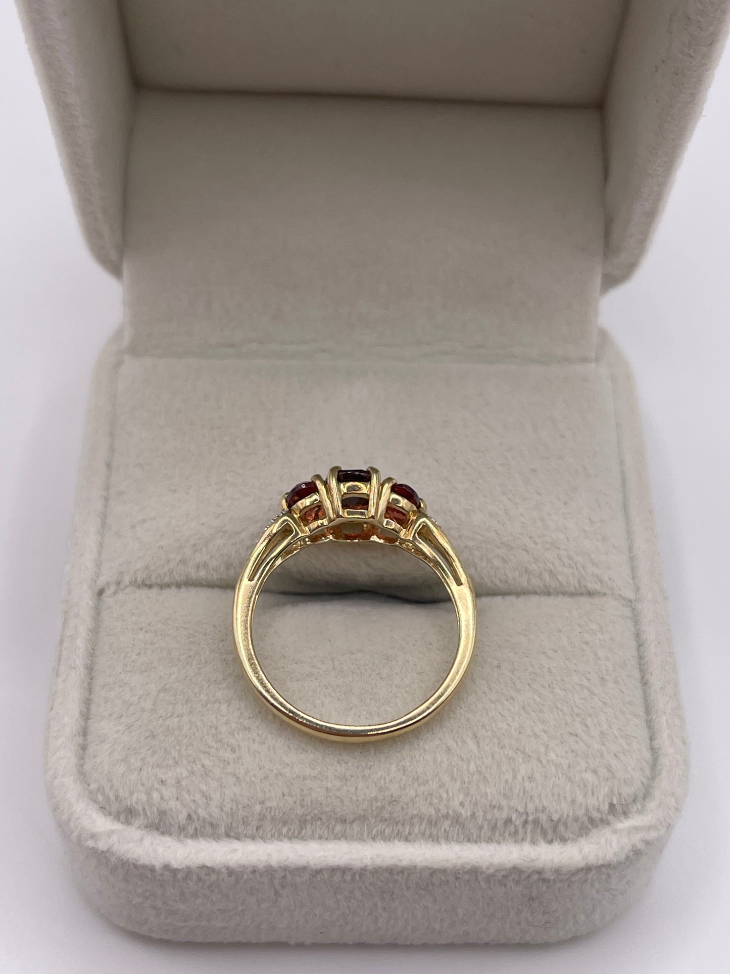 9ct gold garnet and diamond ring