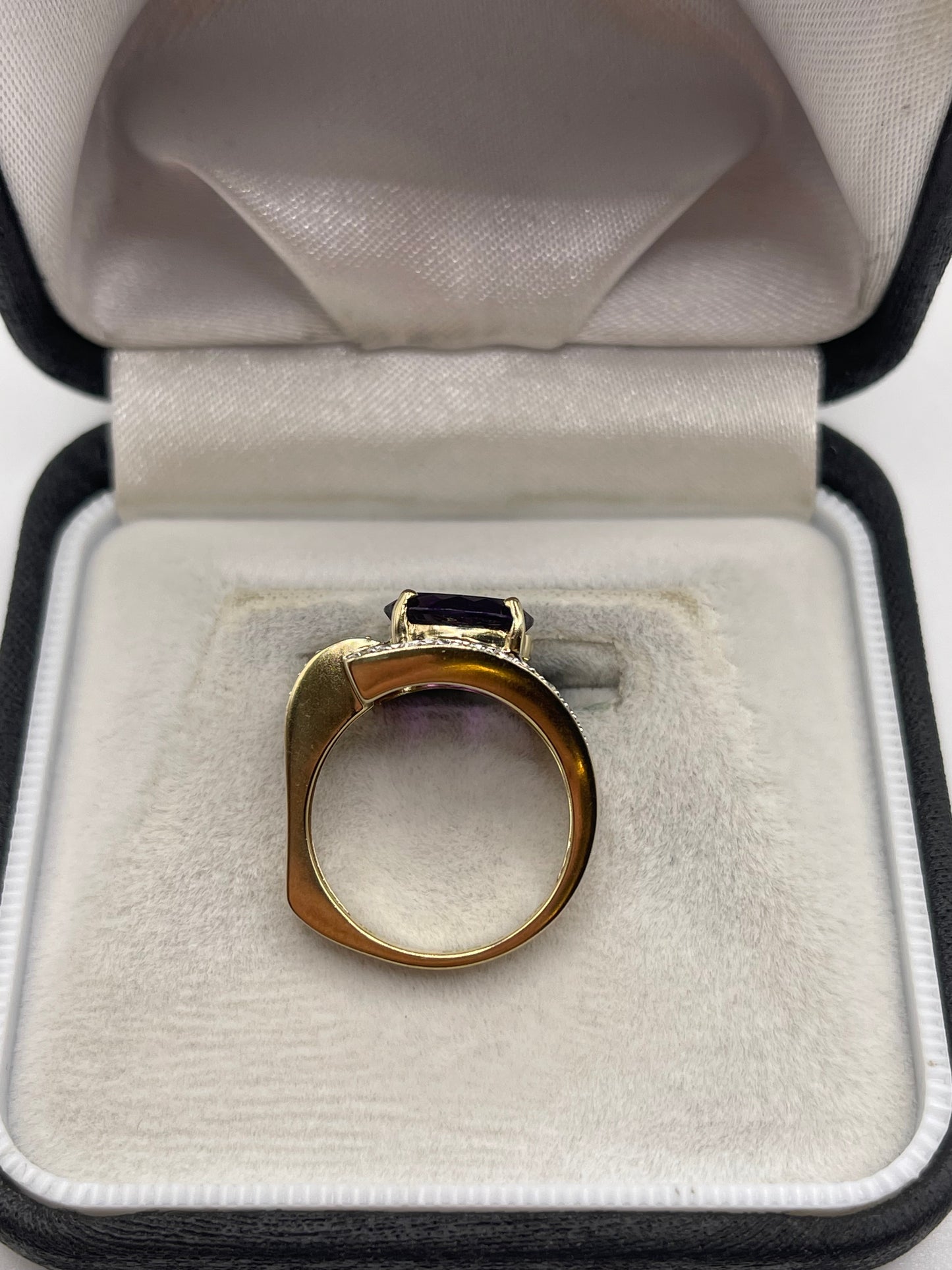 9ct gold amethyst and diamond ring