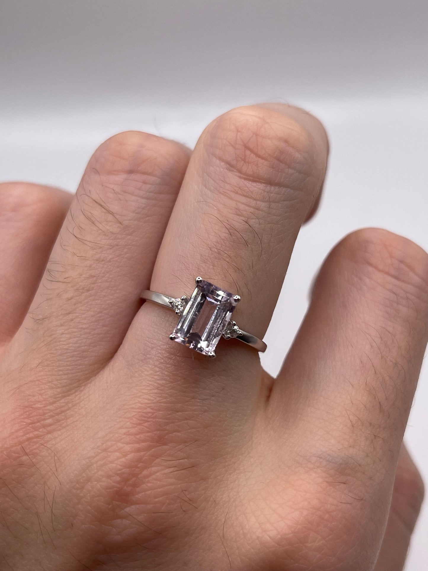 9ct white gold kunzite and zircon ring