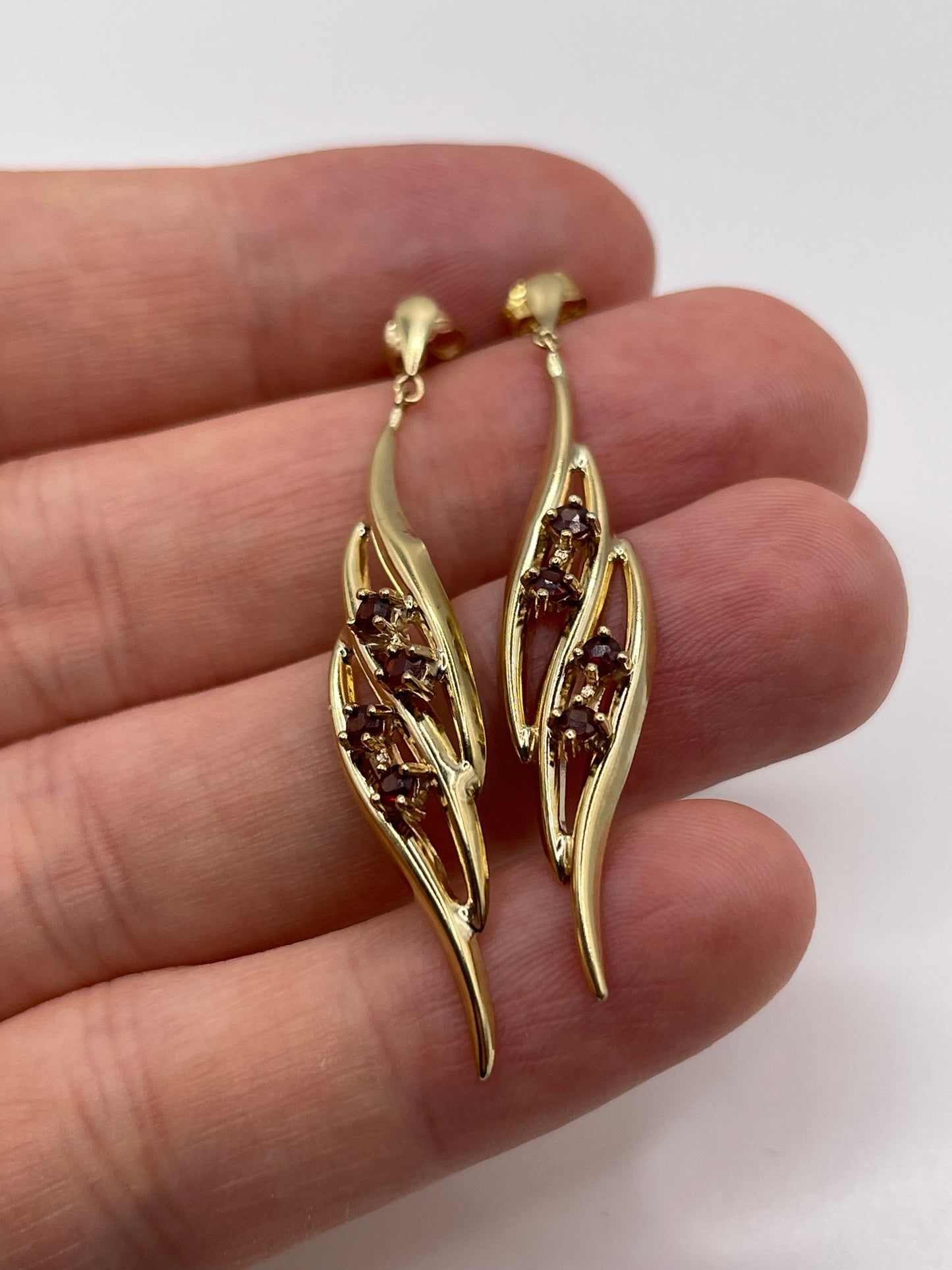 9ct gold garnet earrings