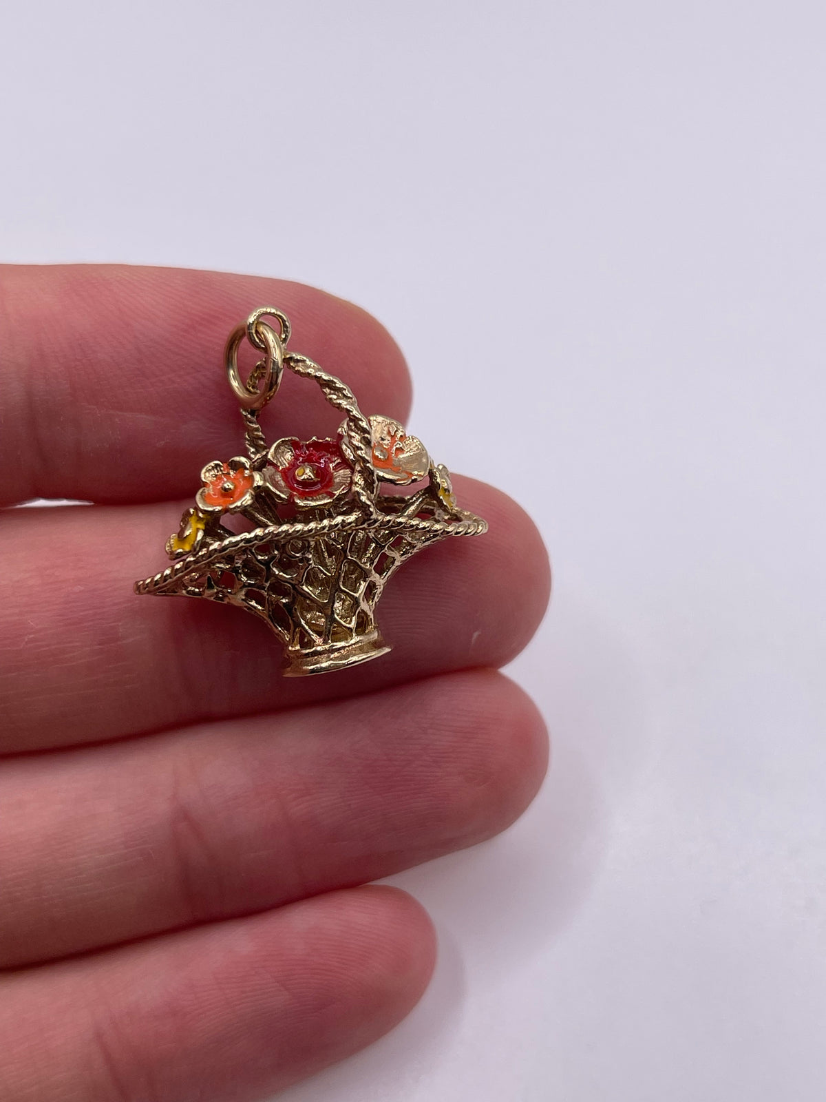 9ct gold basket of flowers charm