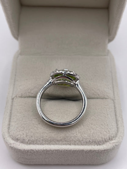 18ct white gold peridot and diamond ring