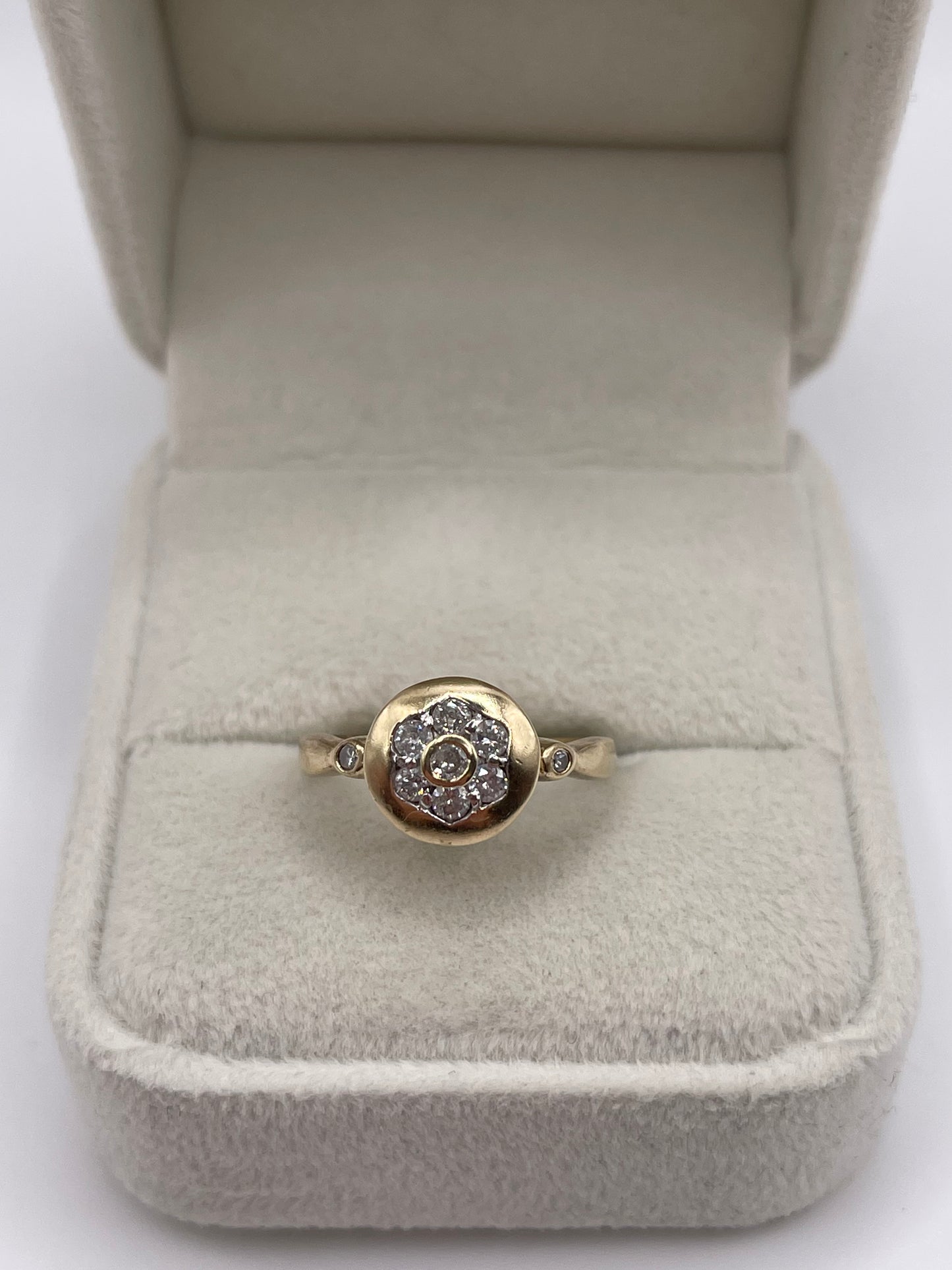 9ct gold diamond cluster ring