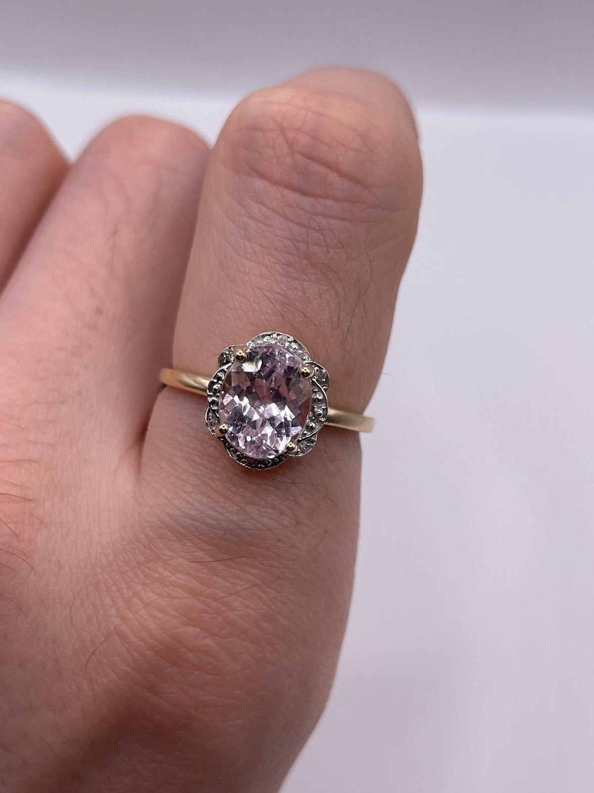 9ct gold morganite and diamond ring