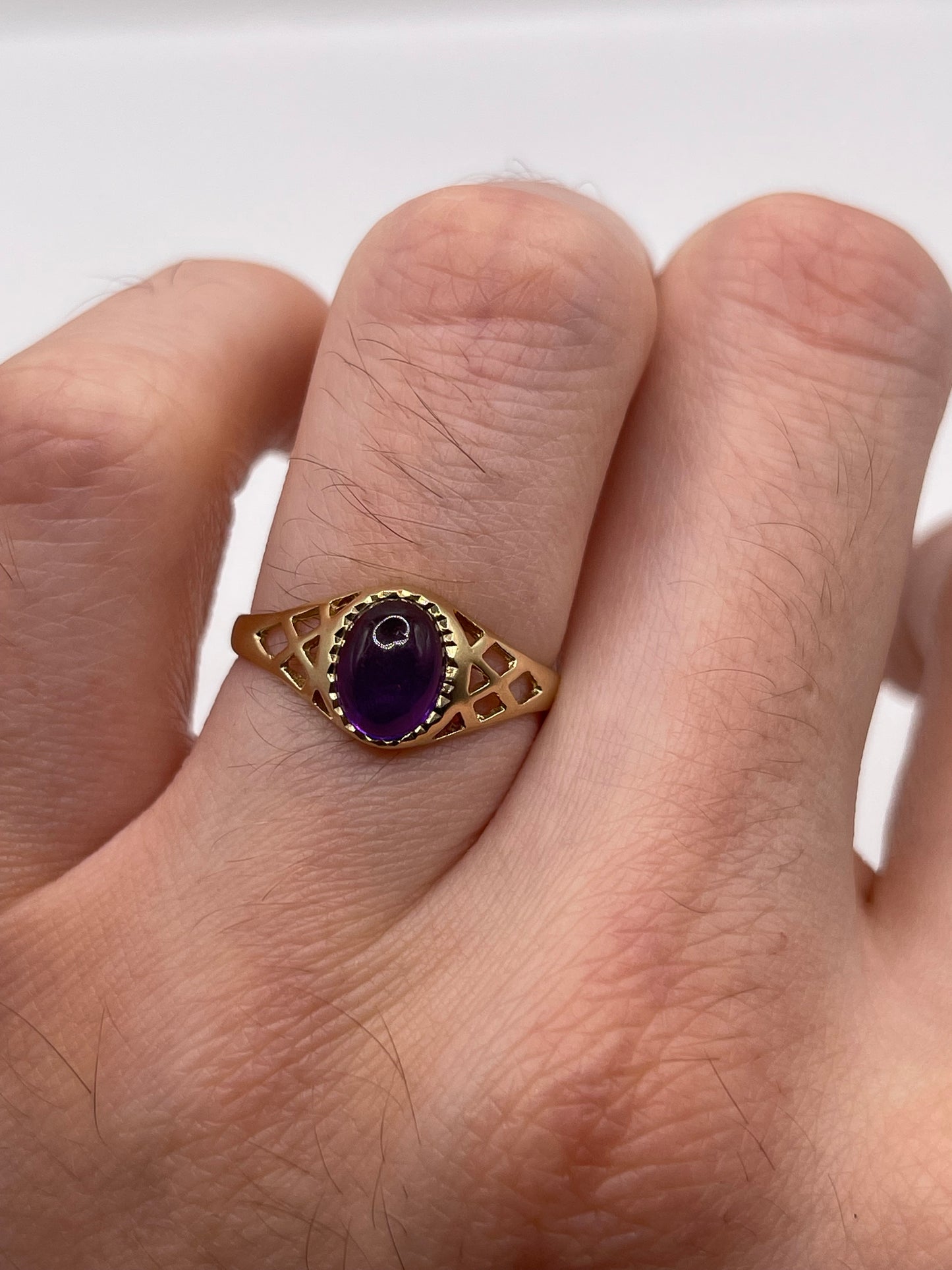 9ct gold cabochon amethyst ring