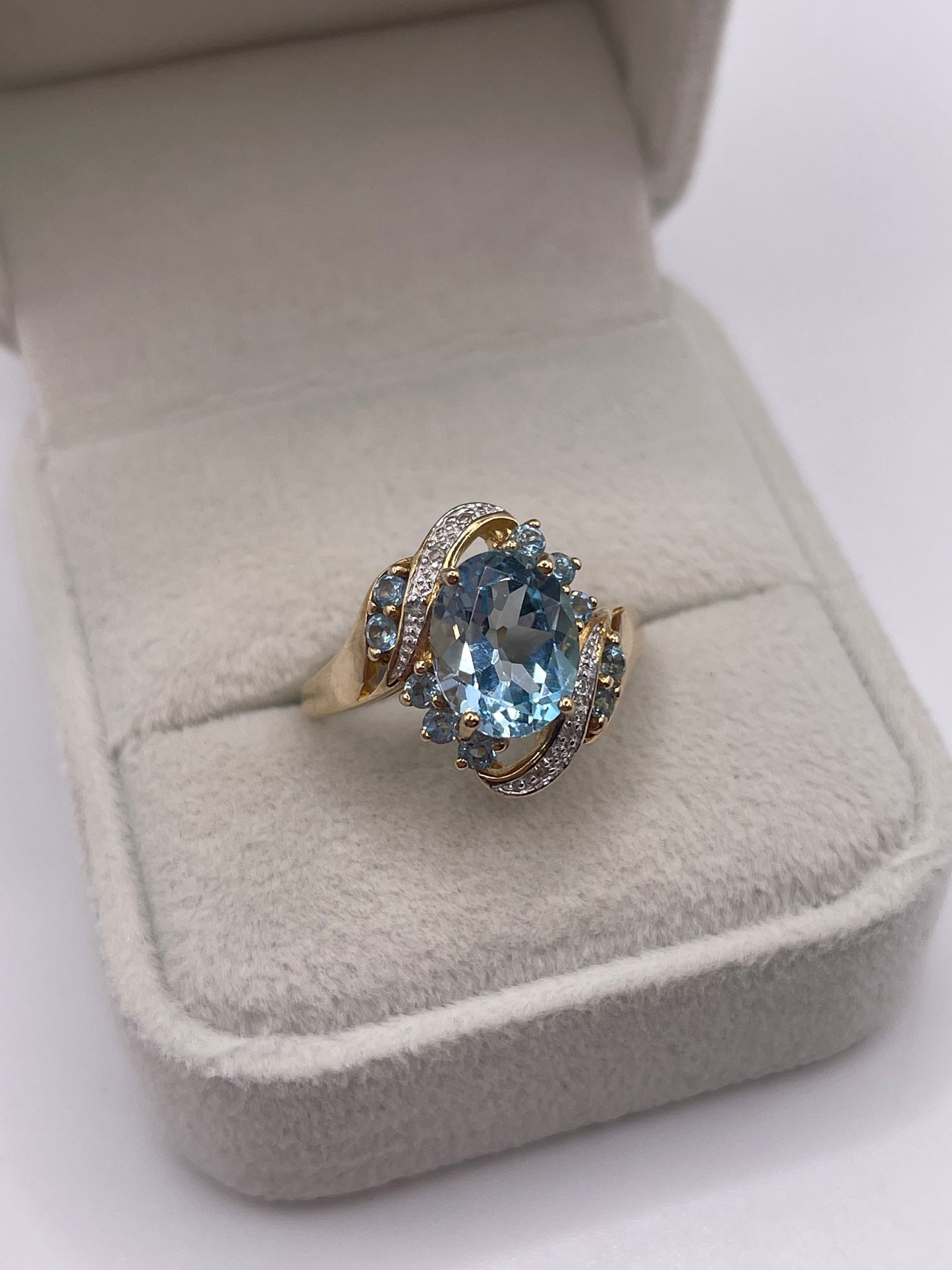 9ct gold topaz and diamond ring