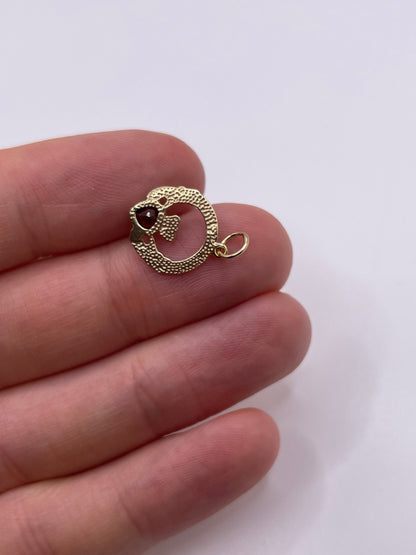 9ct gold garnet claddagh pendant