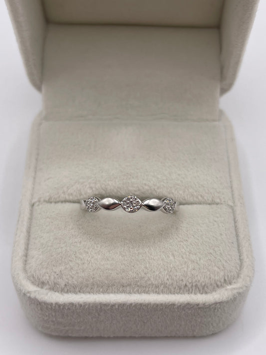 9ct white gold diamond cluster ring