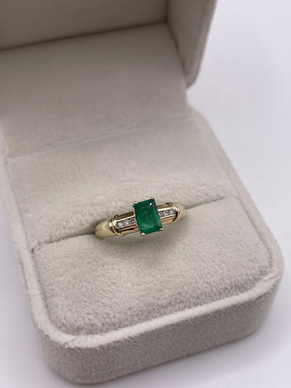 9ct gold emerald and diamond ring