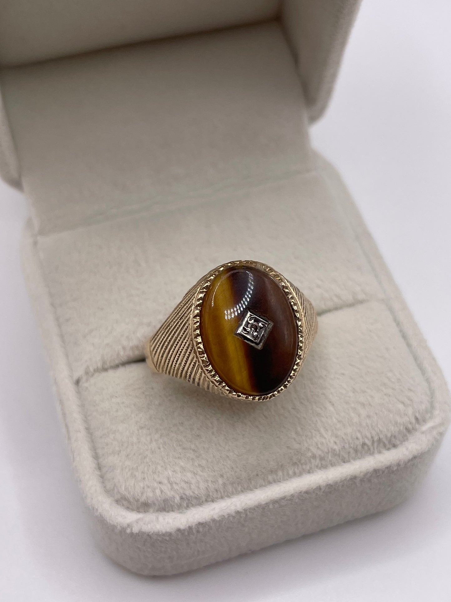 9ct gold tigers eye and diamond signet ring