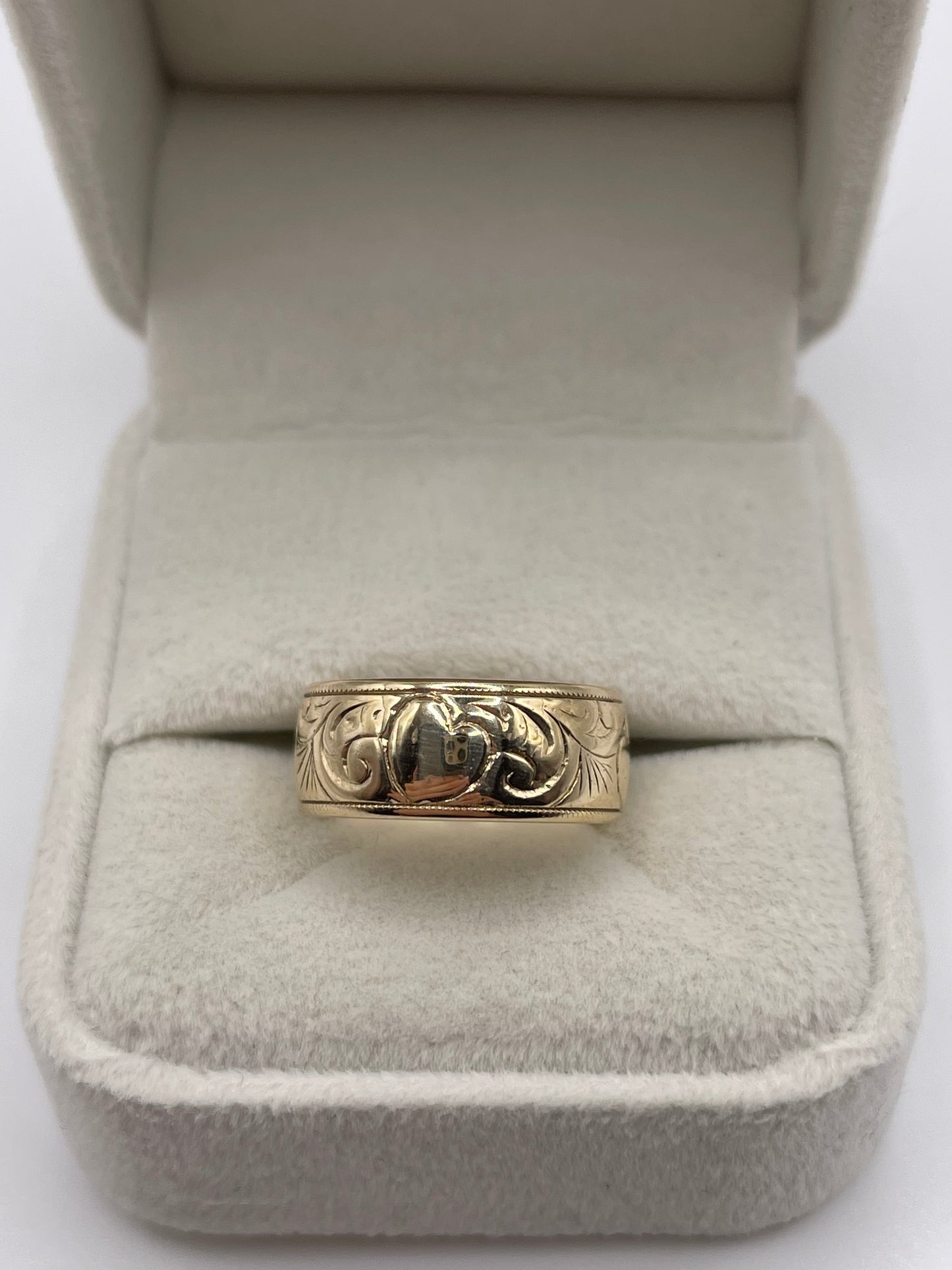 9ct gold patterned band