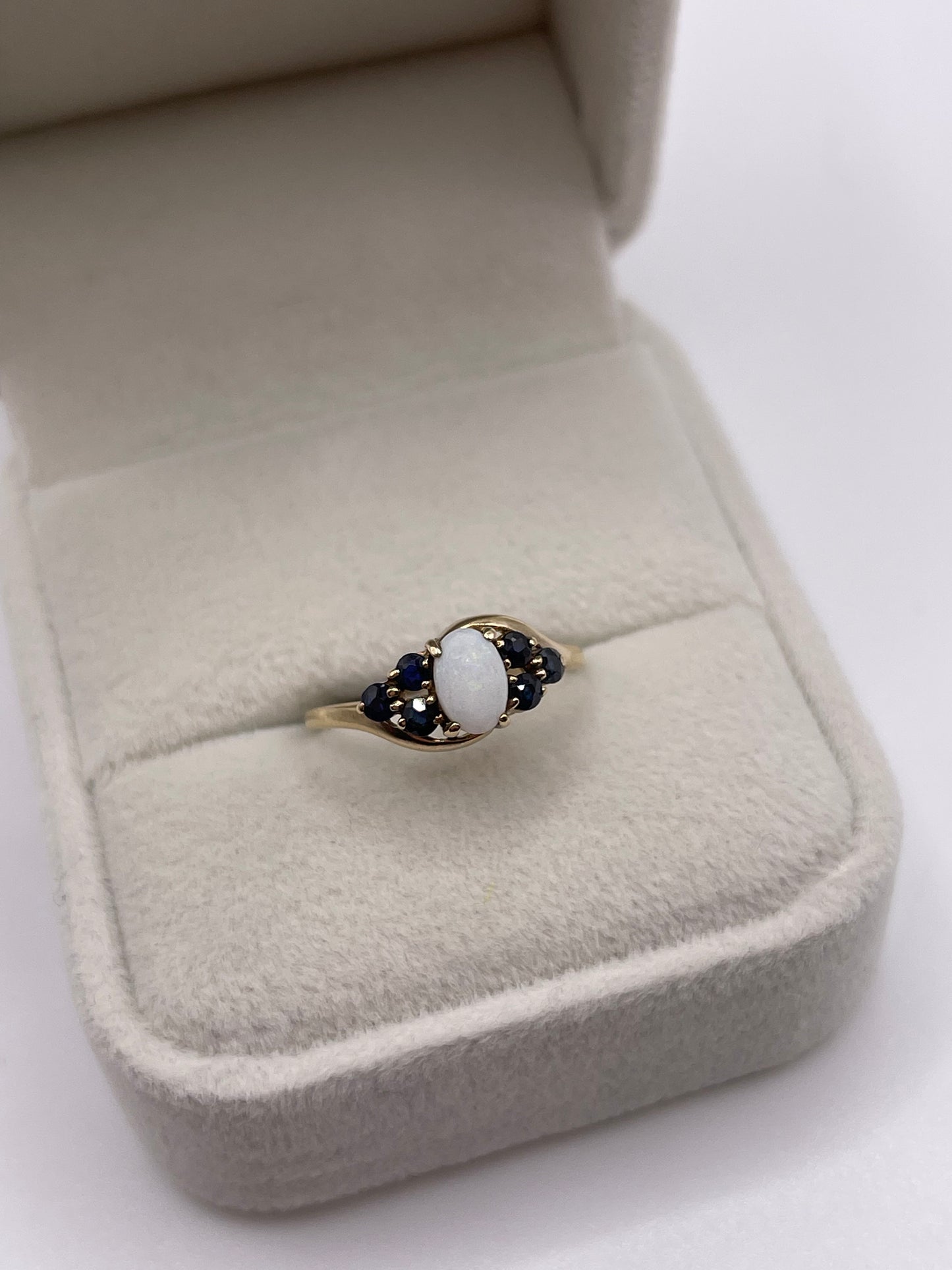 9ct gold opal and sapphire ring
