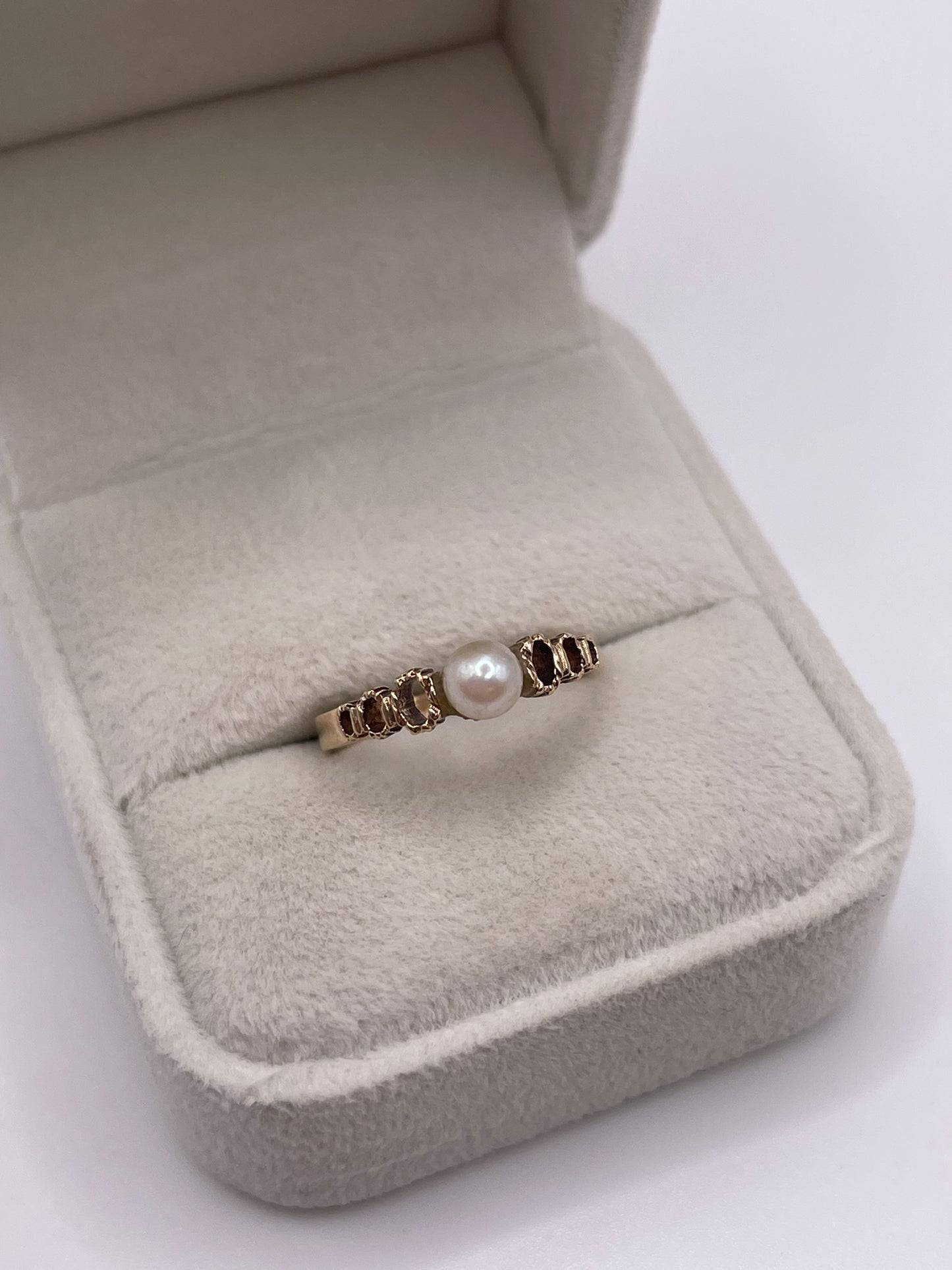 9ct gold pearl ring