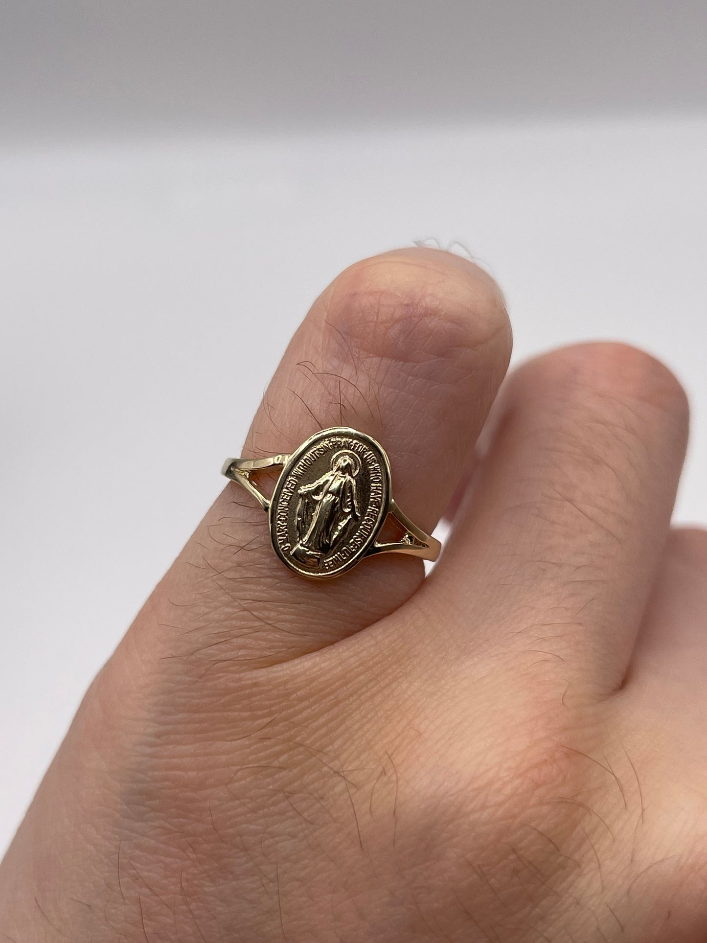 9ct gold St Mary ring