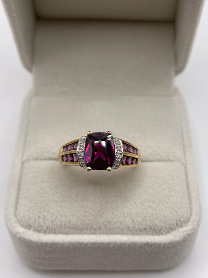 9ct gold garnet and diamond ring