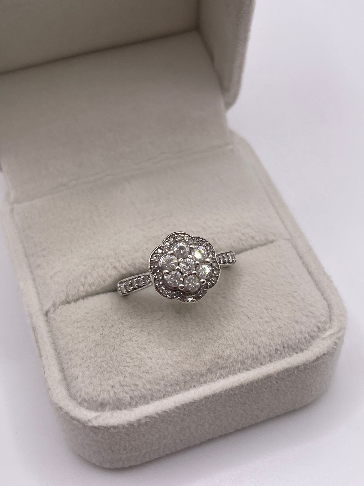 9ct white gold diamond cluster ring