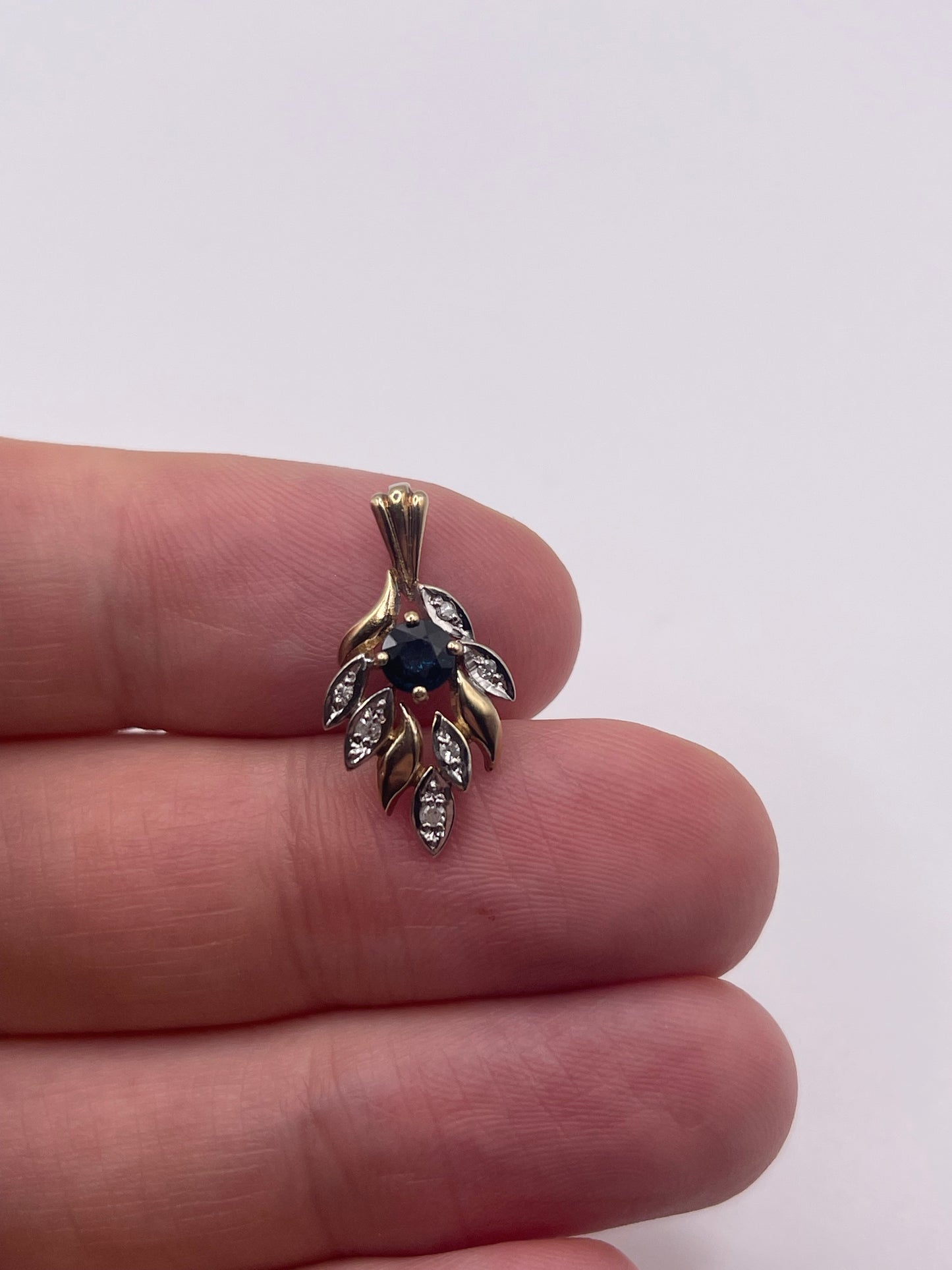 9ct gold sapphire and diamond pendant
