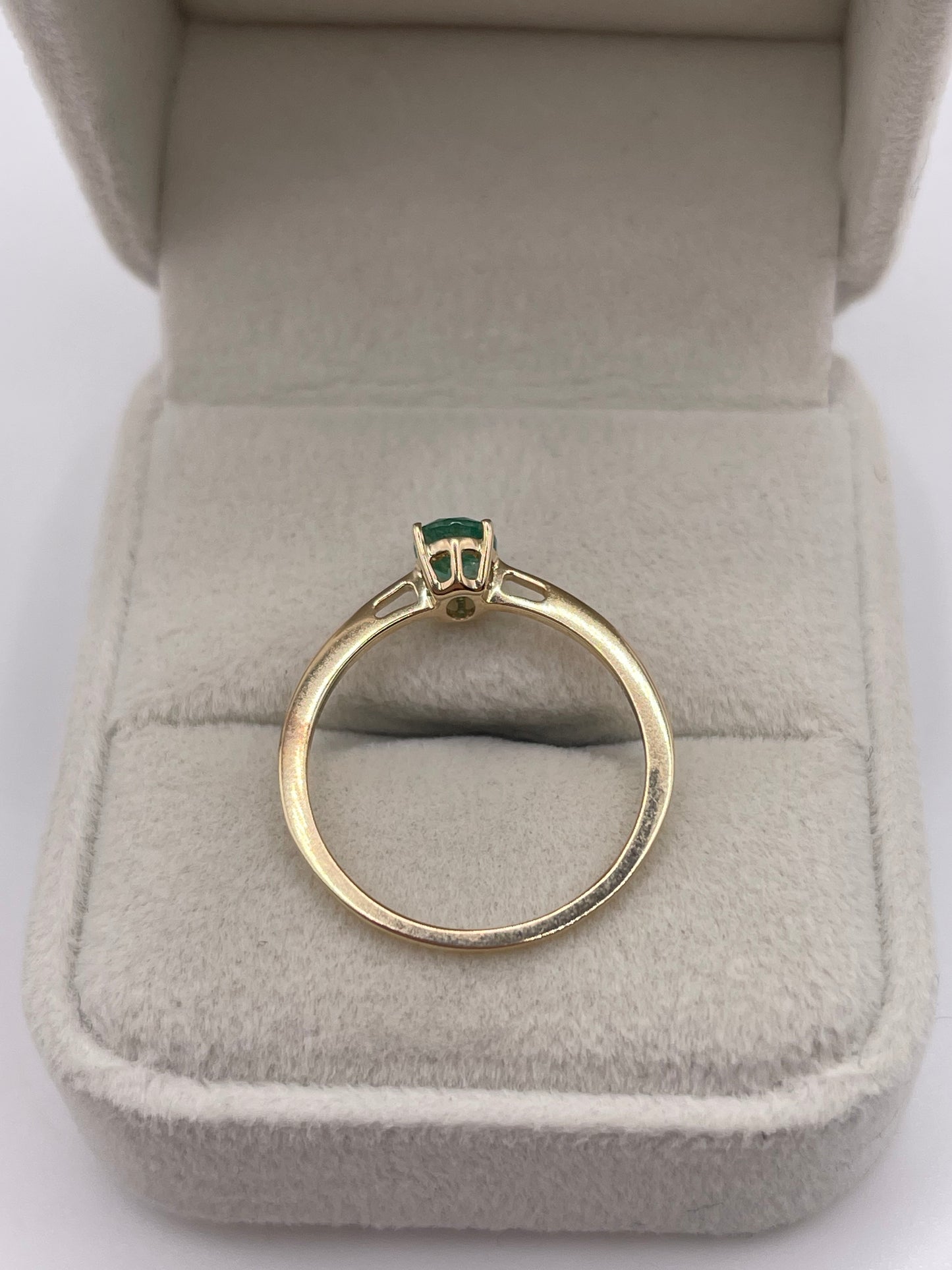 9ct gold emerald ring