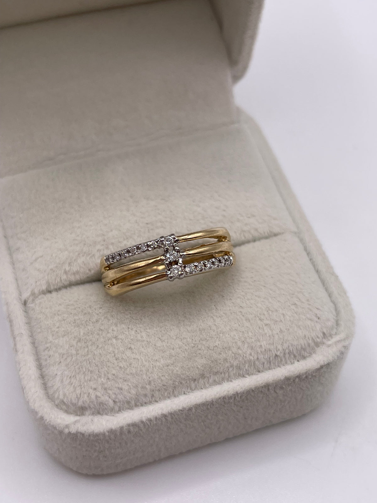 9ct gold diamond ring