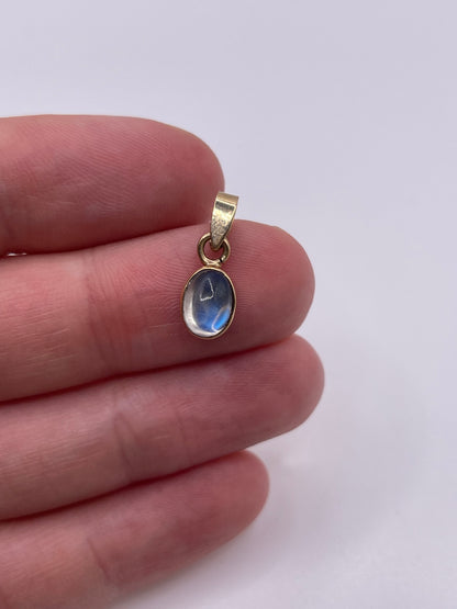 14ct gold moonstone pendant