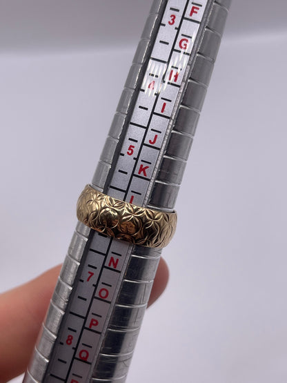 9ct gold patterned band