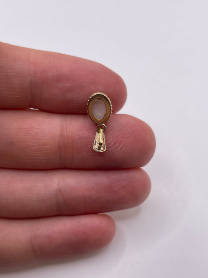 9ct gold opal pendant