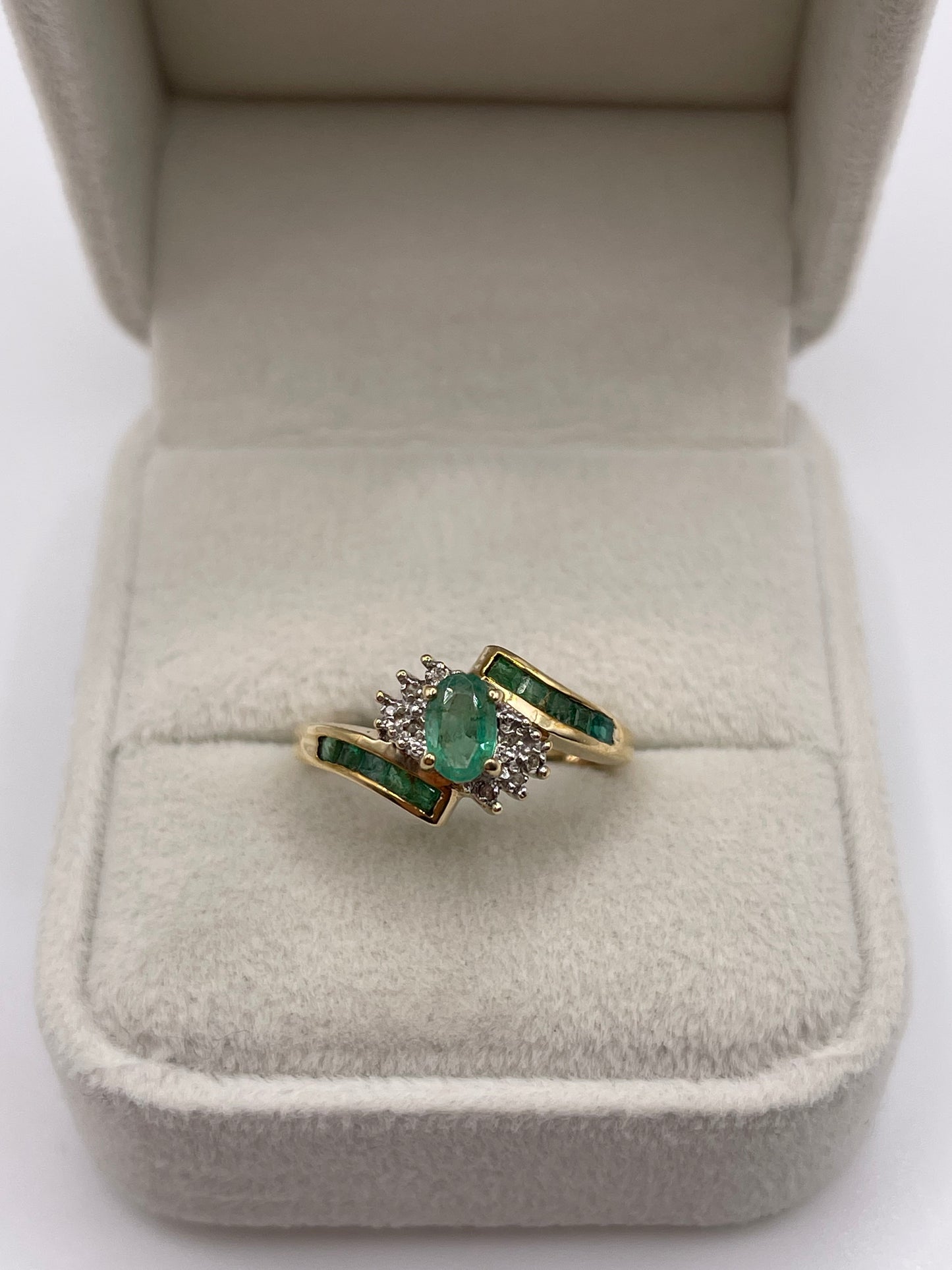 9ct gold emerald and diamond ring