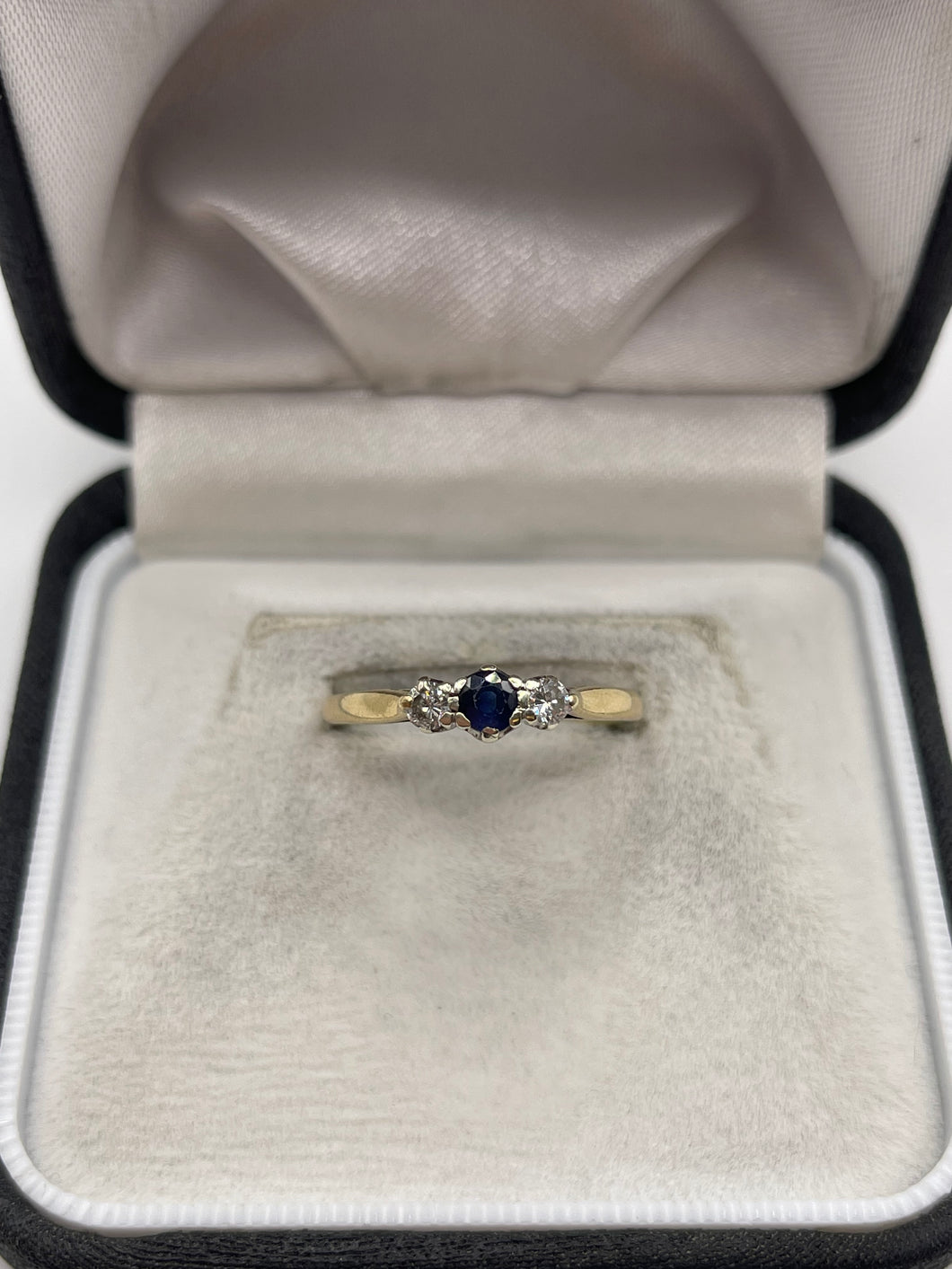 9ct gold sapphire and diamond ring