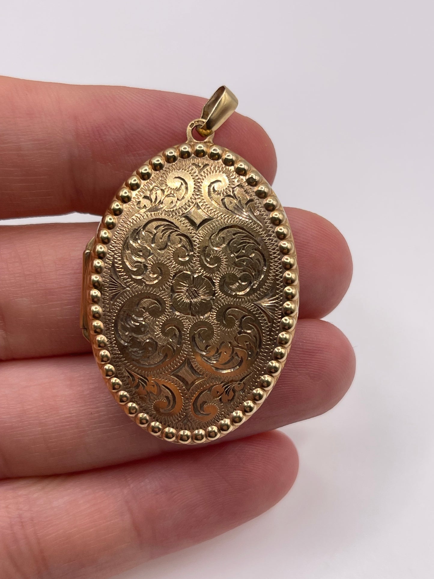 9ct gold locket pendant
