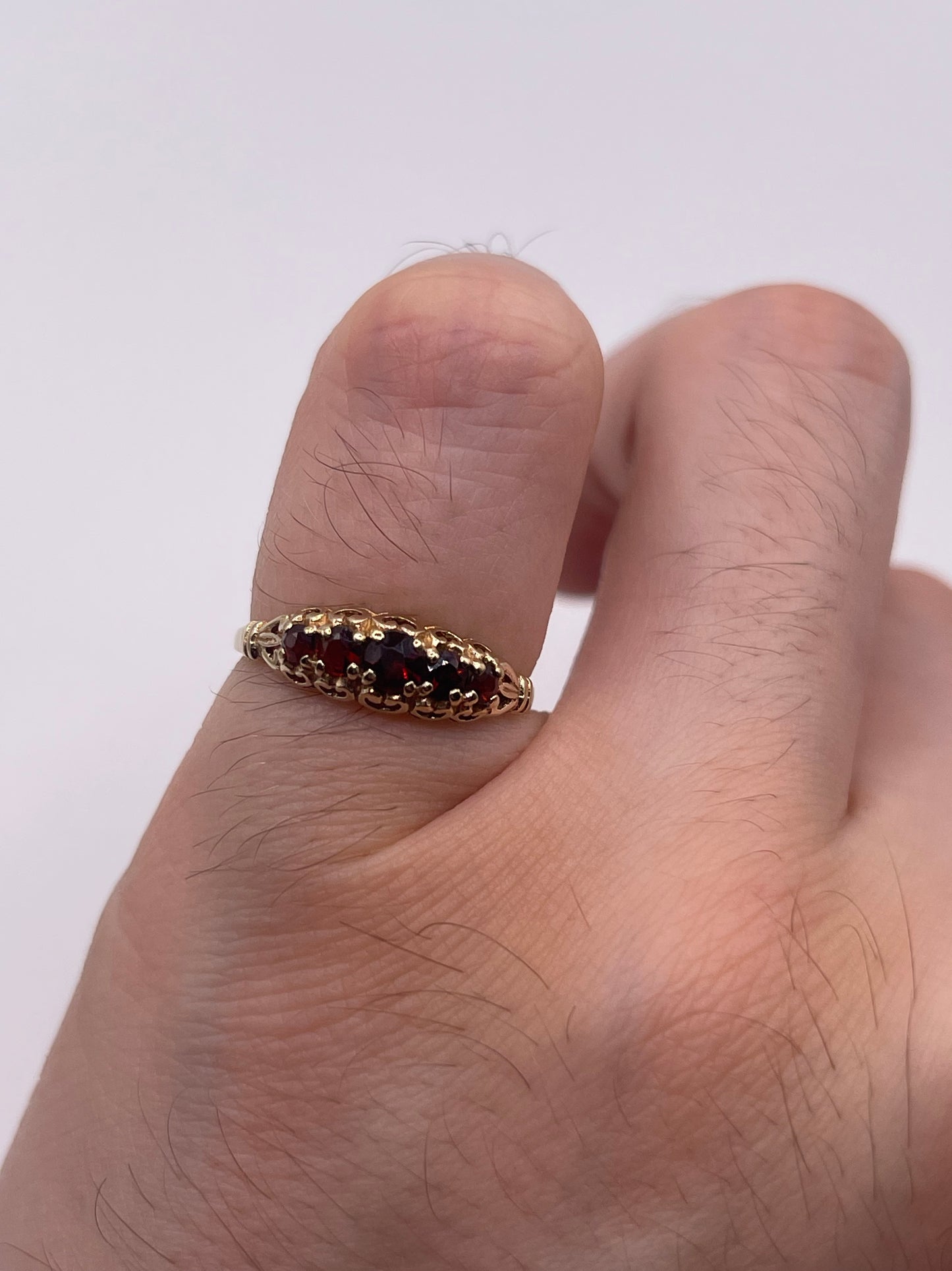 9ct gold garnet ring