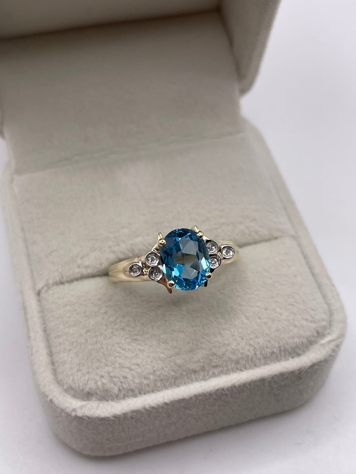 9ct gold topaz and diamond ring