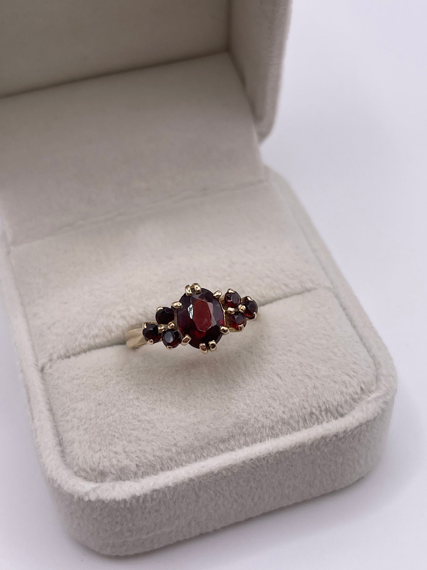 9ct gold garnet cluster ring