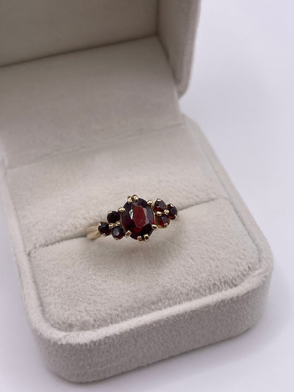 9ct gold garnet cluster ring